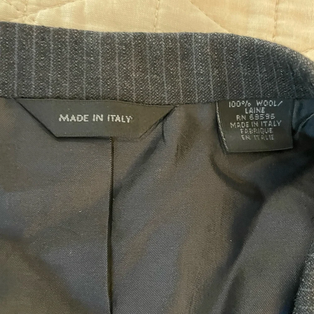 DONNA KARAN made In‎ Italy Subtle Stripe Wool Suit Jacket in Charcoal 43 R $1995